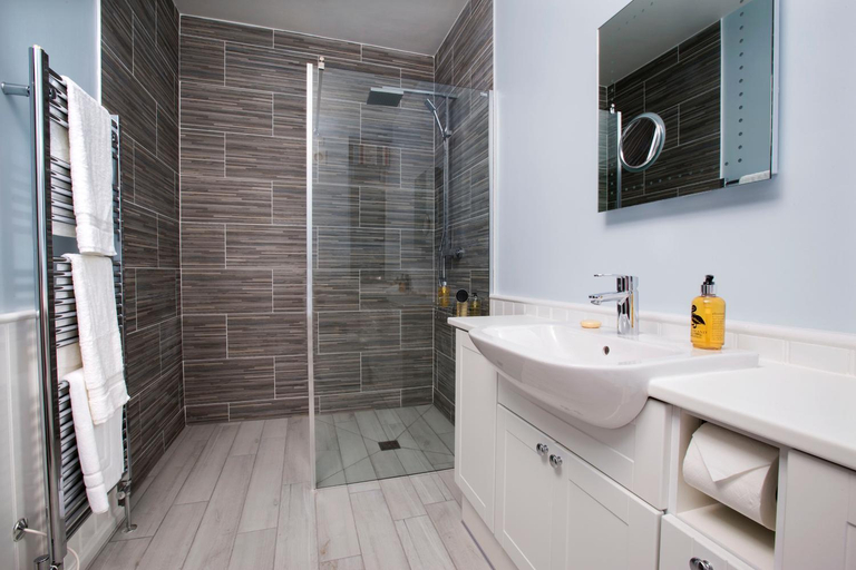 Bathroom 3, Castellor Bed & Breakfast, Anglesey
