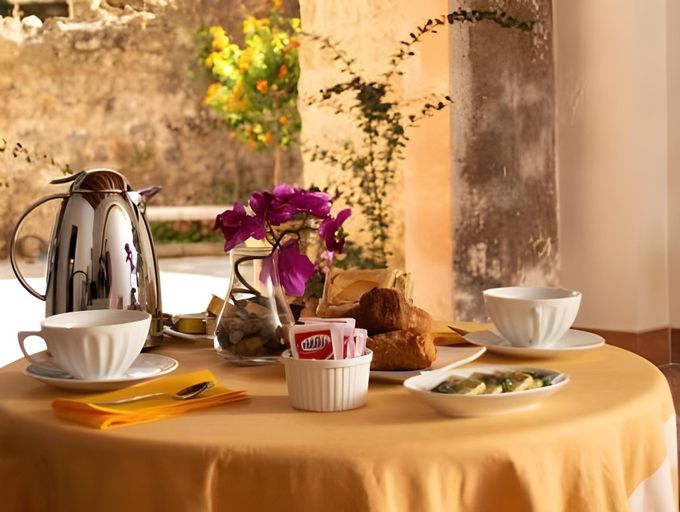 Food & Drinks, B&B Corte Catalana, Napoli