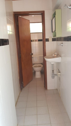 Bathroom 4, Balneario Chorillano, Restrepo