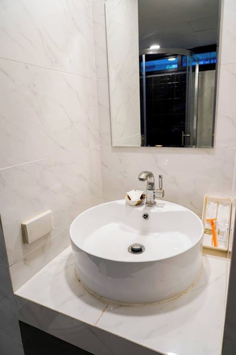 Bathroom 3, BnB98 Silom Hotel, Bang Rak