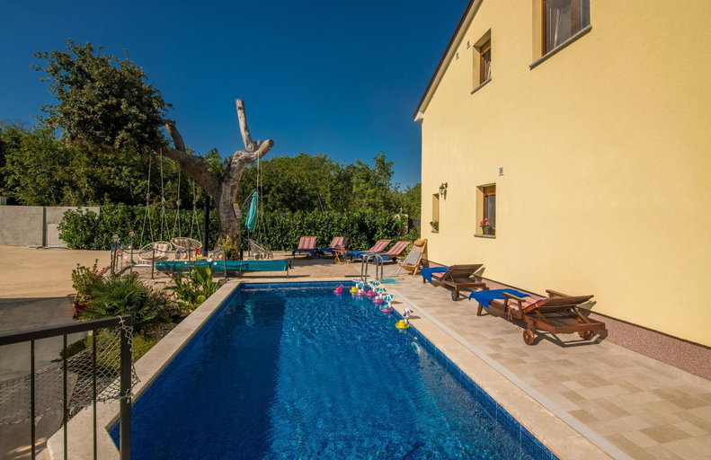 Others 3, Villa Josie, Dobrinj