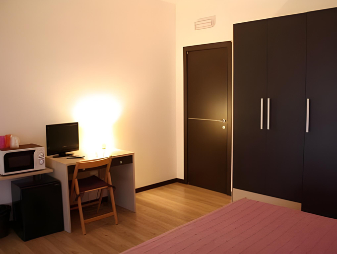 Others 3, B&B 5 Sensi, Catania
