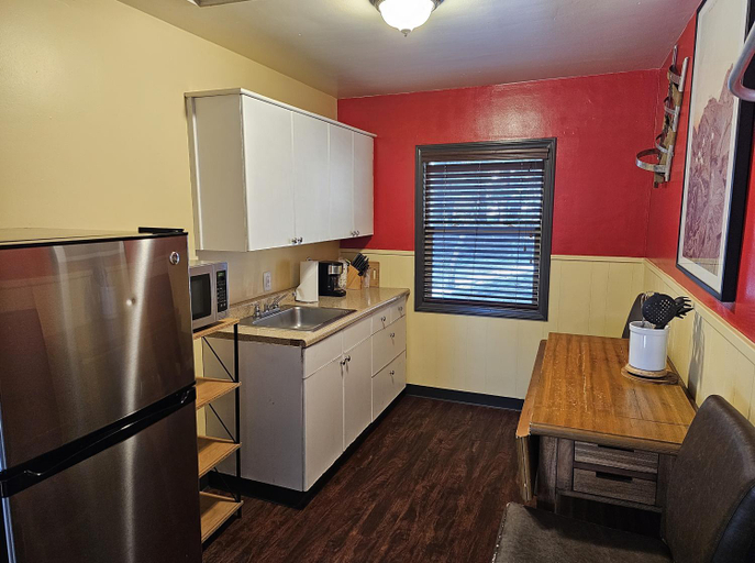 Others 5, Holiday Haus, Mono