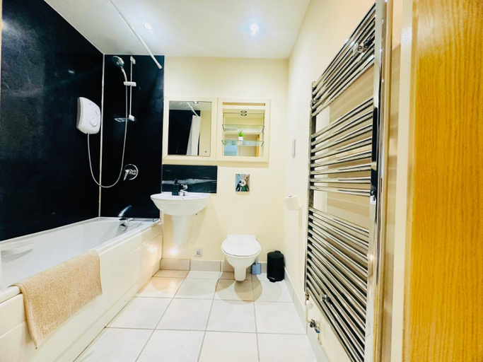 Bathroom 3, Thames view apartment south quay-Canary Wharf-O2 -excel-royal Victoria, London