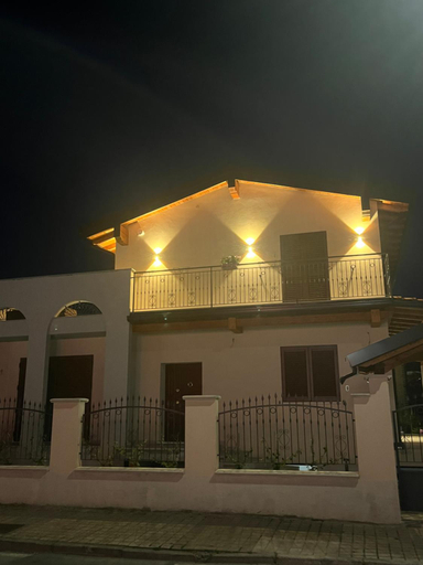 Exterior 1