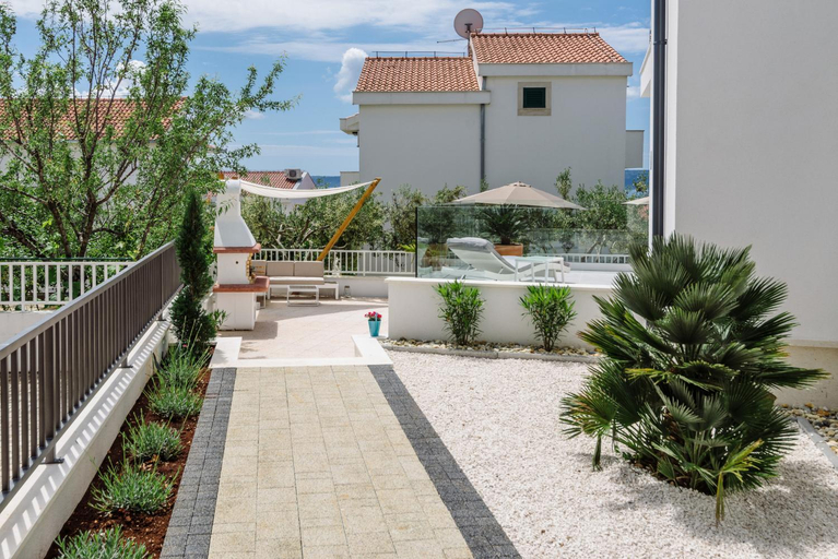Others 5, Apartments Villa Dalmatia, Okrug