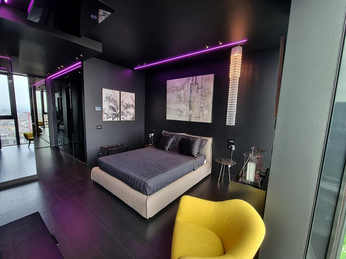 Others 5, Skyline Solaria Milano, Milano