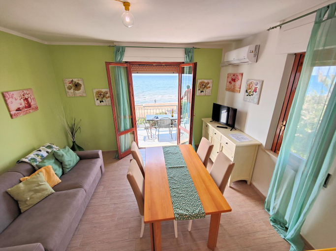 Bedroom 2, Sea view and ground floor Apartments le Dune, Livorno