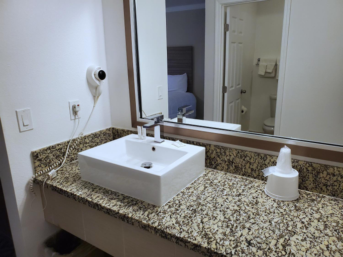 Bathroom 4, Exchange Club Motel, Nye