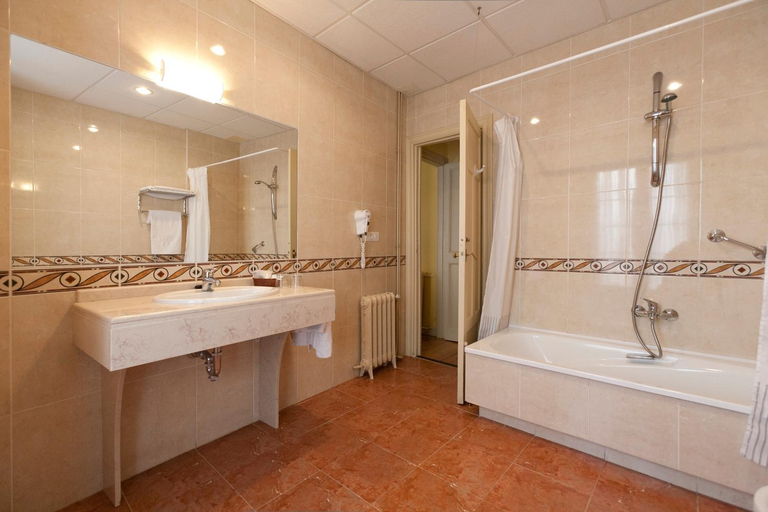Bathroom 4, Hotel Norte y Londres, Burgos
