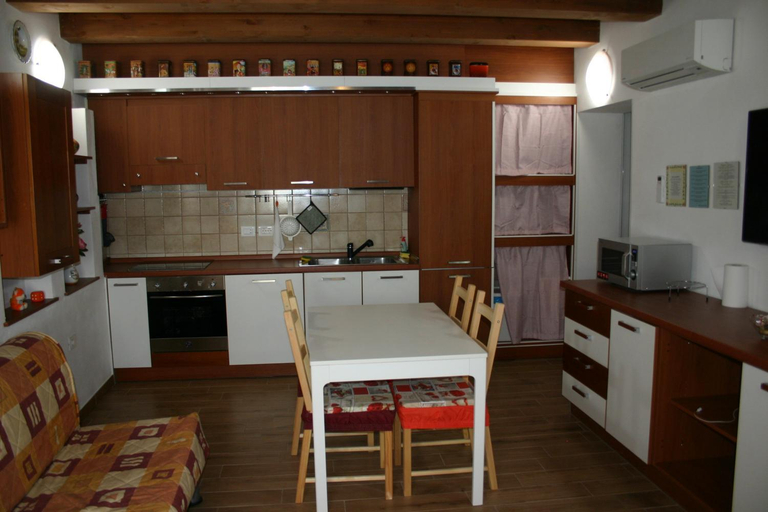 Others 5, A casa di Gio, Ancona