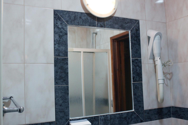 Bathroom 2, Mikotania, Covilhã