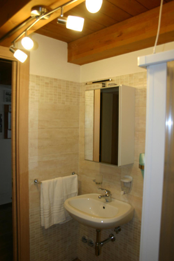 Others 4, A casa di Gio, Ancona