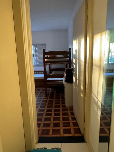 Others 4, Quarto privativo em residencia otima localizacao, São Paulo