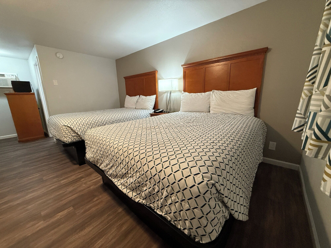 Bedroom 2, Budget Inn Bend, Deschutes