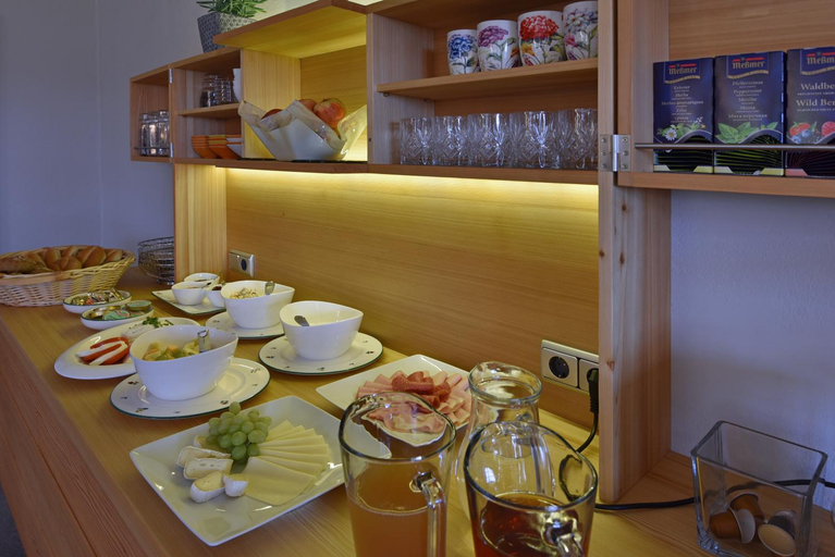 Food & Drinks