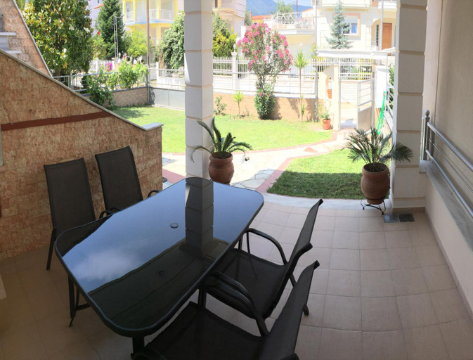 Others 4, Villa Verano, Central Macedonia