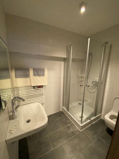 Bathroom 2, JG Hotel am Schweizerberg, Memmingen