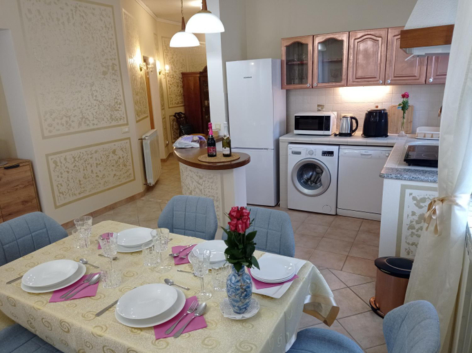 Others 5, Villa Gregovica, Pula