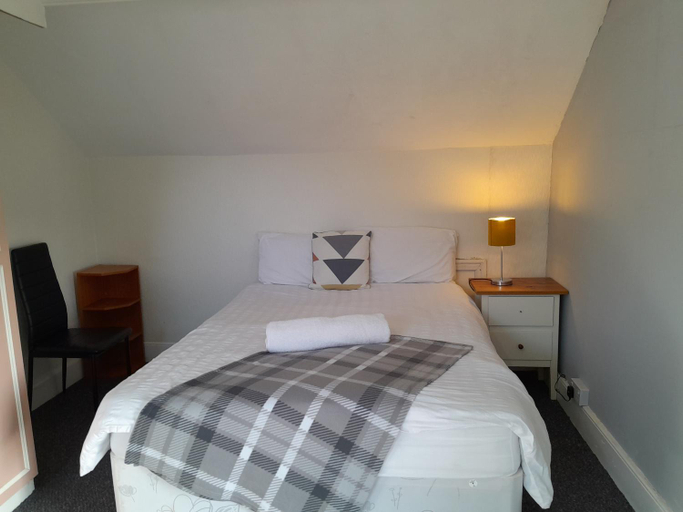 Others 4, Budget Loft room, Shared guest house by University R10, Swansea