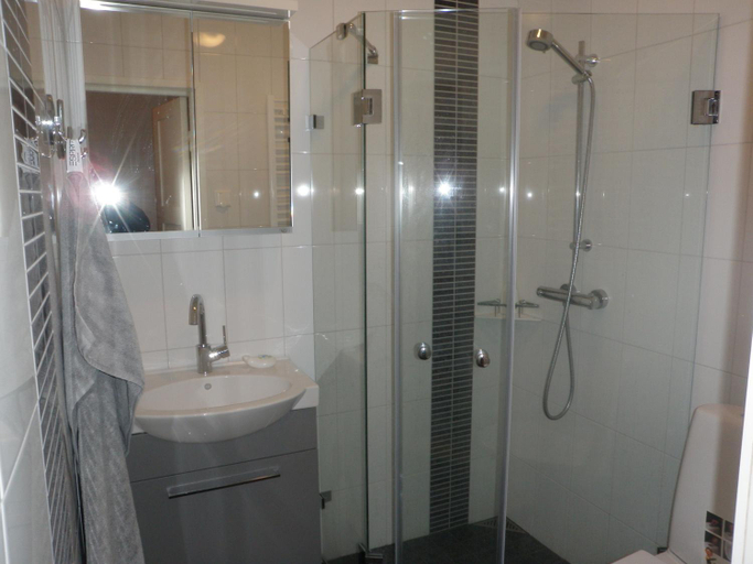 Bathroom, Ceracon Inn, Finland Proper