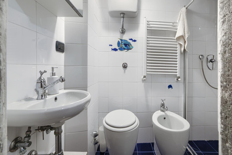 Bathroom 2, Apartment LaCosta near Ponte Vecchio, Florence