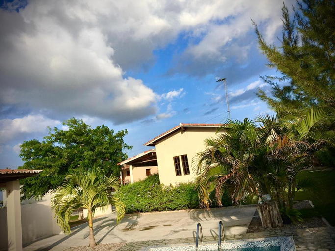Exterior 3