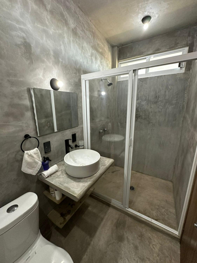 Bathroom 2, Straw Hat Surf Hostel & Bar, Dist. Pochutla