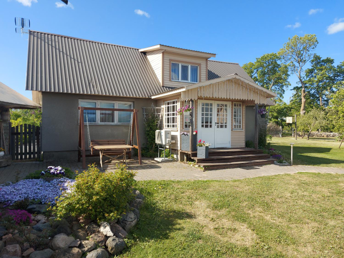 Exterior 18