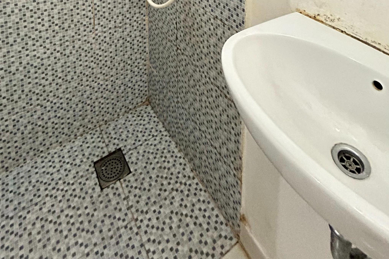 Bathroom 10