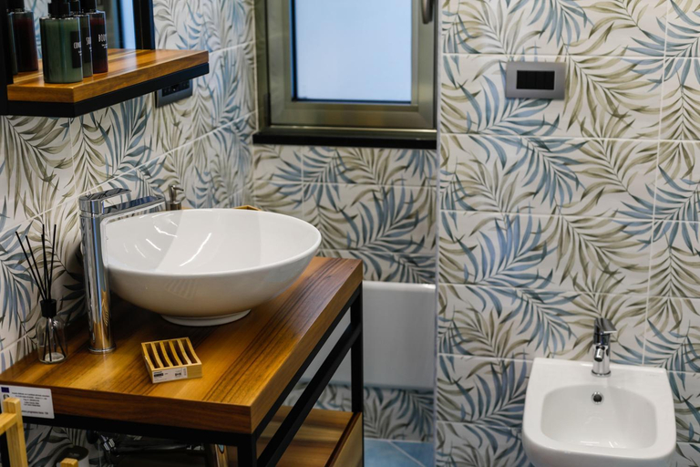 Bathroom 3, After sun, Messina