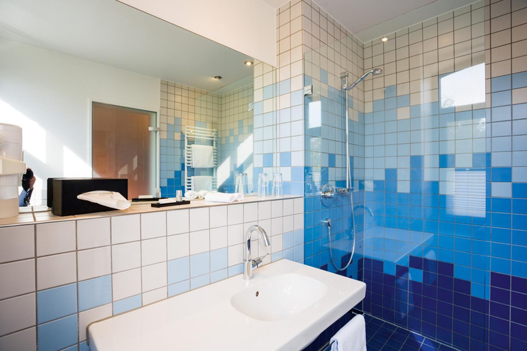 Bathroom 3, Gasthaus Luthemuhle, Viersen