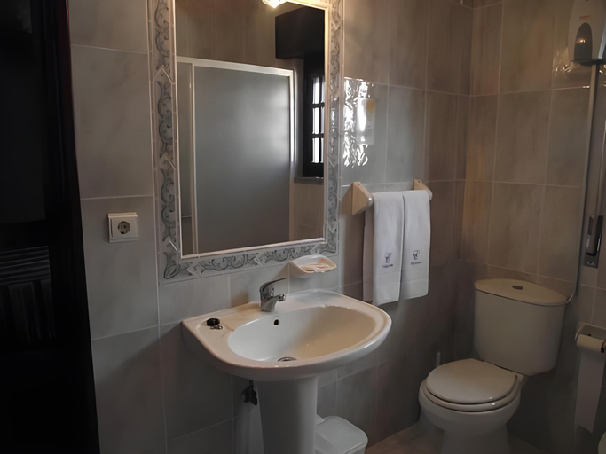 Bathroom 1, O Cantinho, Benavente