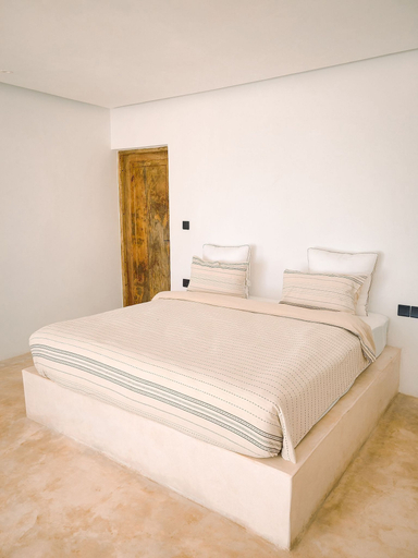Bedroom 2, Le Saint Tropez, Kaskazini 'A'