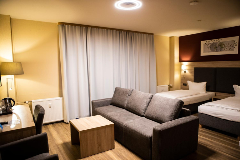 Others 5, BlnCty Hotel, Berlin