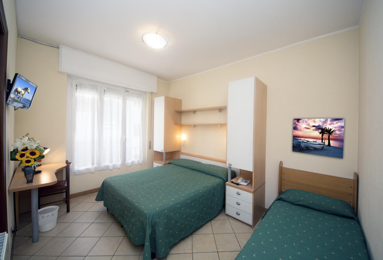 Bedroom 3, Bike & Family Hotel Derby, Savona