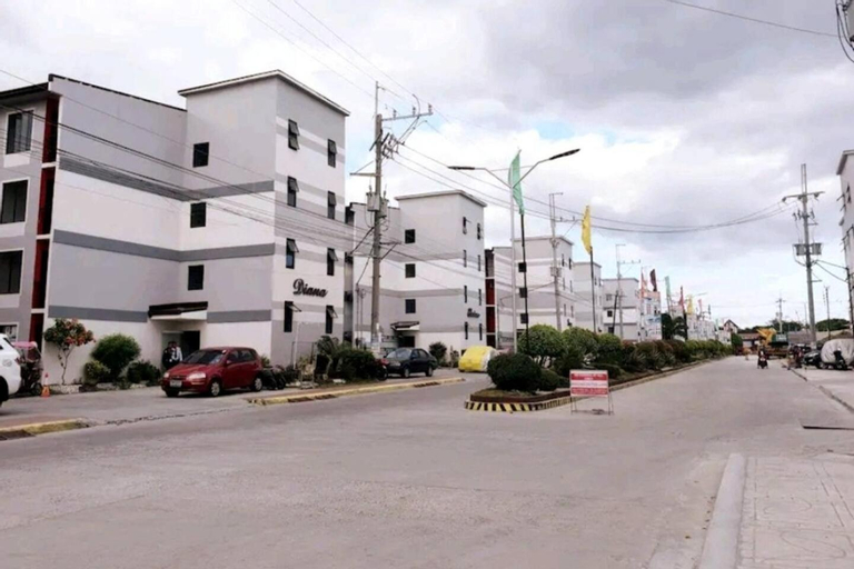 Gorgeous 2BR Condo with Pool & WiFi, Imus
