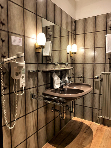 Bathroom 5, Hotel-Restaurant Fuchs, Harburg