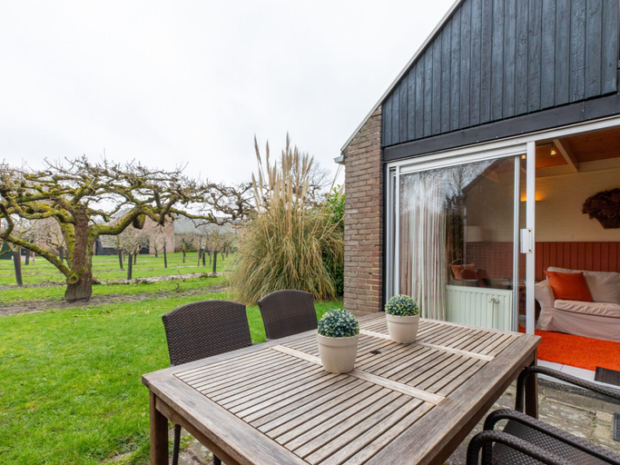 Others 4, Holiday Home in De Punt with Pool Garden, Schouwen-Duiveland