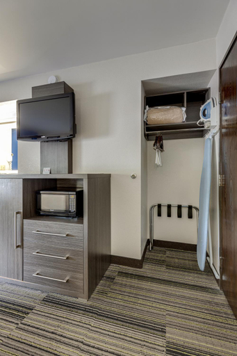 Bedroom 3, Alexis Inn and Suites Hotel, Davidson
