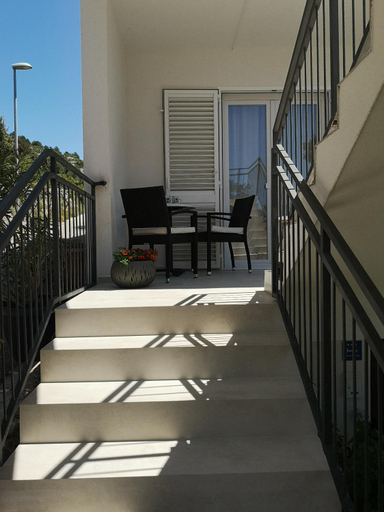 Others 5, Apartman Sissy, Primošten