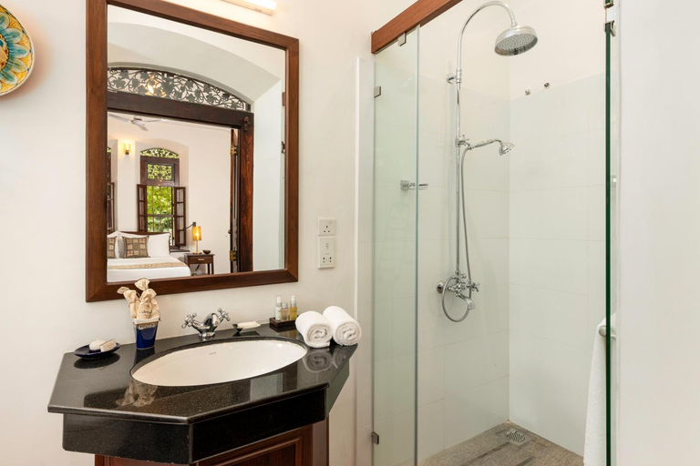 Bathroom 2, Jetwing Galle Heritage Home, Galle Four Gravets