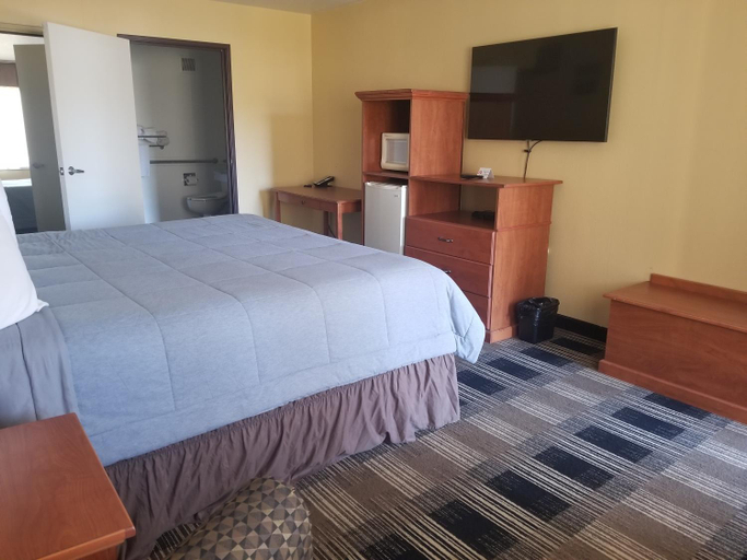 Bedroom 1, Oakridge Inn and Suites, Lane