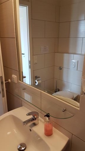 Bathroom 3, Halbinsel Resort Peenemunde, Vorpommern-Greifswald