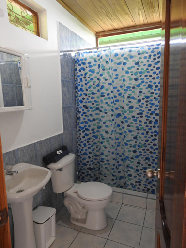 Bathroom 2, Quinta El Mamey, Esmeraldas