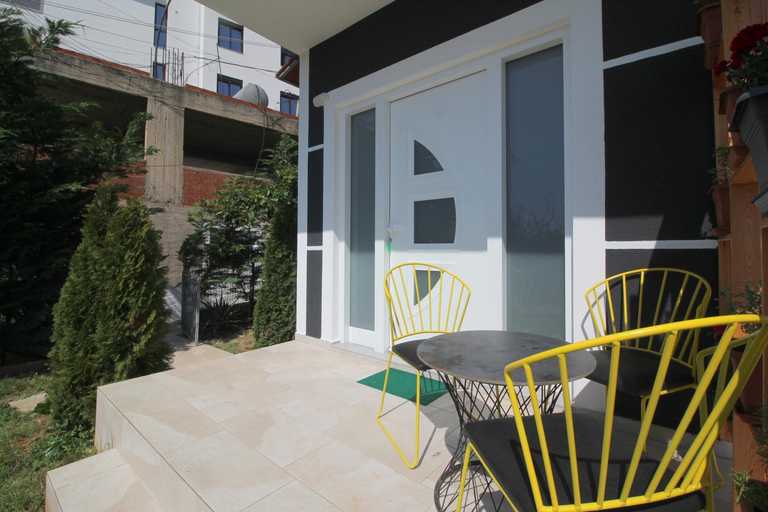 Others 3, Alis Apartments, Sarandës
