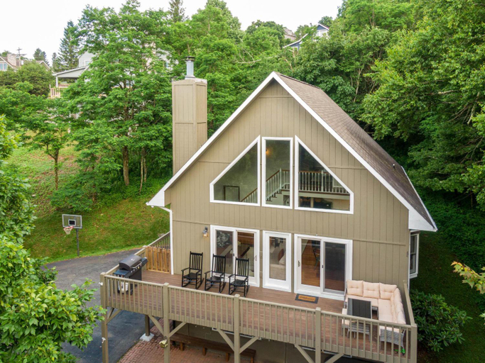 Exterior & Views 1, Sky High Chalet, Watauga