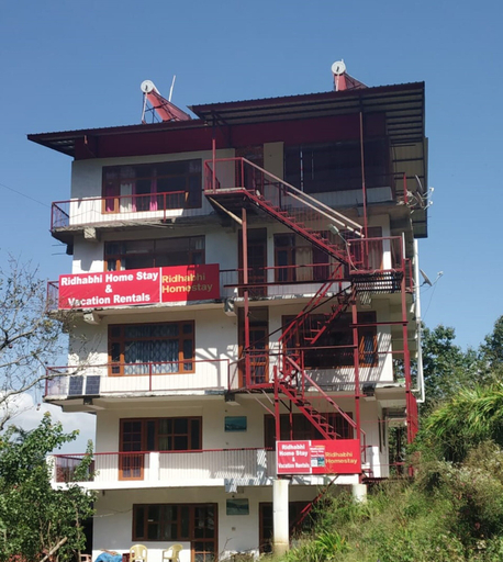 Exterior & Views