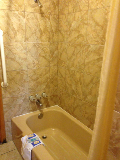 Bathroom 3, DeQueen Courtyard Inn, Sevier