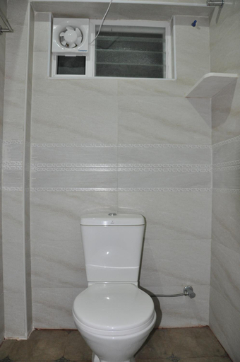 Bathroom 16